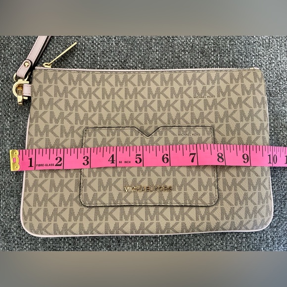 Authentic Michael Kors Jet Large Wristlet